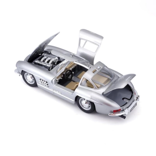 Bburago 1:24 Mercedes Benz 300SL argent 18-22023