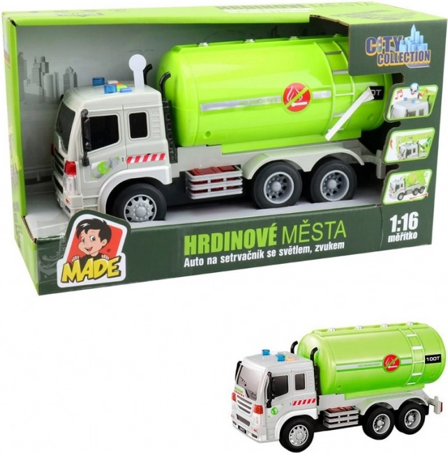 Camion-citerne à inertie avec lumière et son