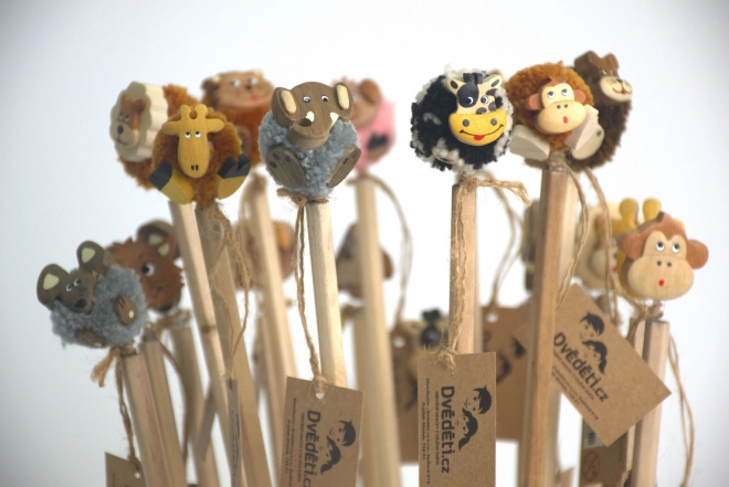 Crayon en bois avec tête de chien