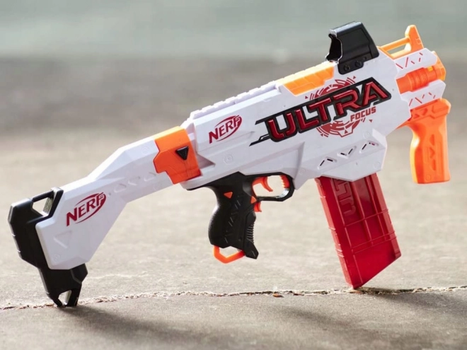 Grande arme automatique Nerf Ultra Focus avec munitions