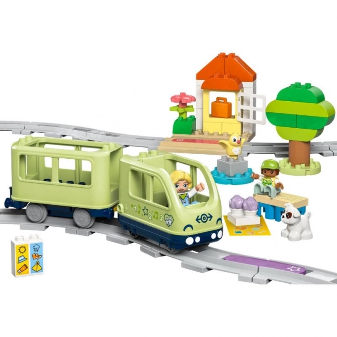 Aventures de vacances avec le train interactif DUPLO
