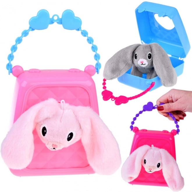 Jolie sacoche avec un lapin en peluche