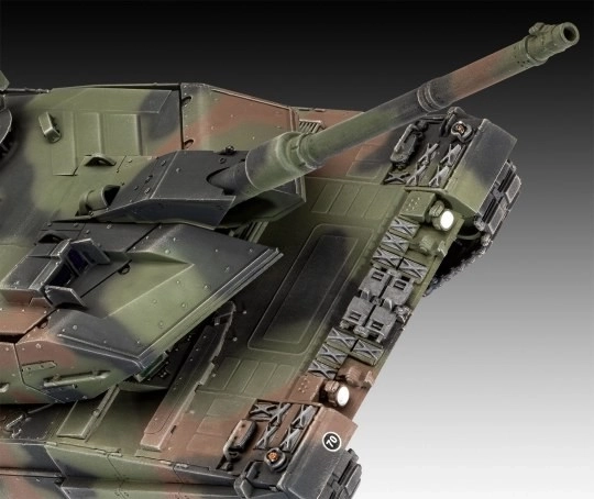 Modèle en plastique Leopard 2A6/A6NL