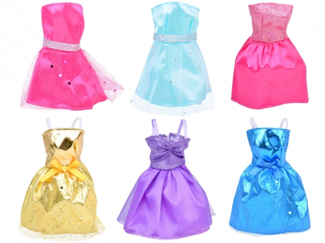 Robes colorées pour poupées