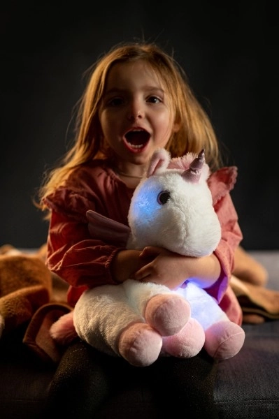 Rêveur licorne avec ailes peluche 38cm à piles avec lumière et son en sachet