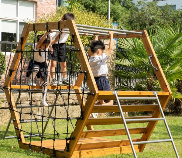 Combinaison de bois, de métal et de corde