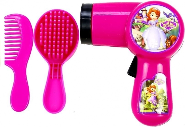 Jouer à la coiffeuse avec sèche-cheveux, brosse et peigne