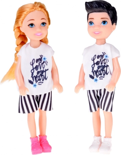 Deux figurines et sièges sécurisés