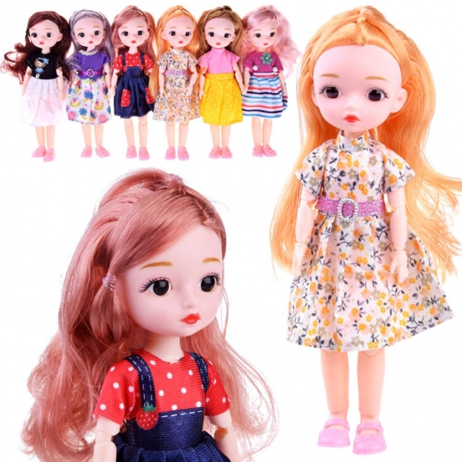 Belle poupée avec membres articulés et cheveux longs