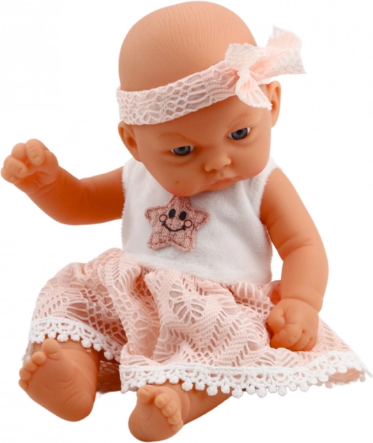 Poupée bébé en robe rose avec bandeau