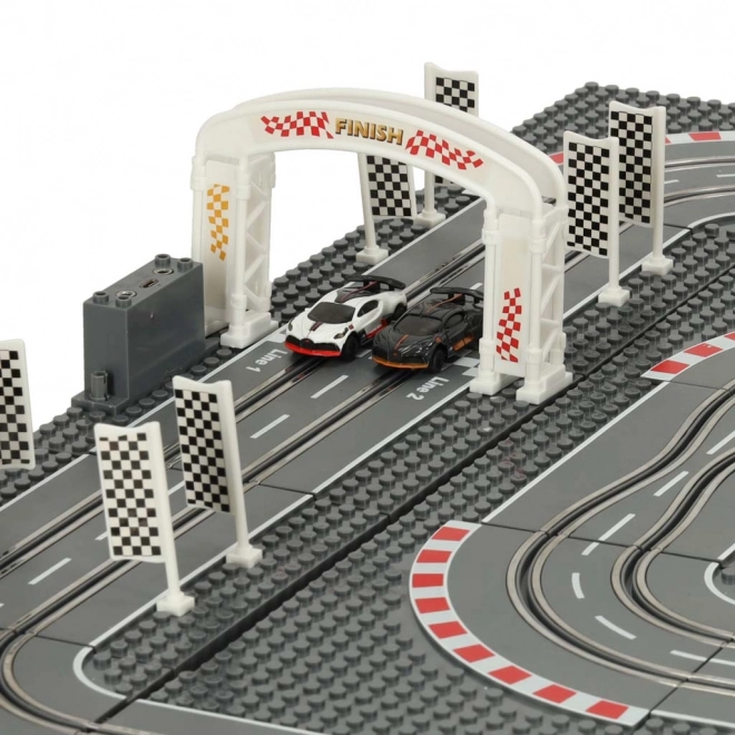Piste de course de police électrique avec blocs de construction