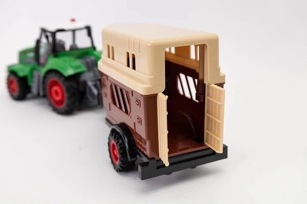 Tracteur R/C avec remorque à chevaux