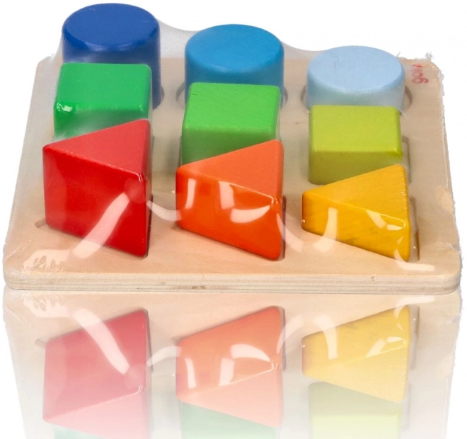 Jouet éducatif en bois Goki pour le tri des formes et des couleurs