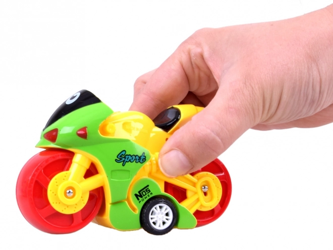 Moto enfant colorée pour s'amuser