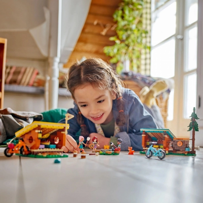 LEGO Friends 42624 Charmantes cabanes au camp d'aventure