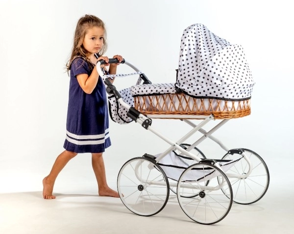 Poussette Monika RETRO osier construction blanche blanc à pois hauteur de la poignée 76cm réglable