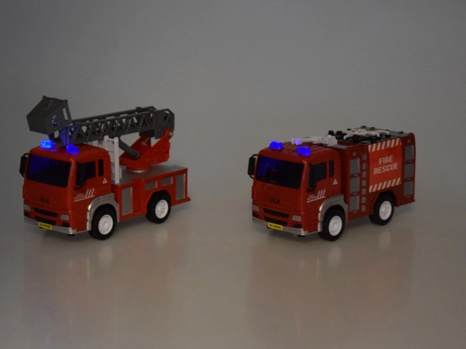 Grand véhicule de pompiers avec son et casque pour enfants