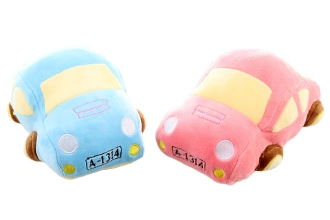 Voiture en peluche pour les tout-petits