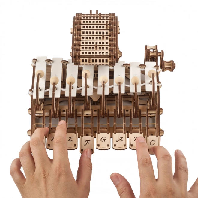 Ugears modèle mécanique en bois de l'instrument musical Celesta