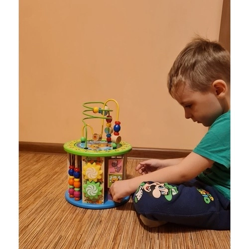 Cube en bois avec jeux pour enfants