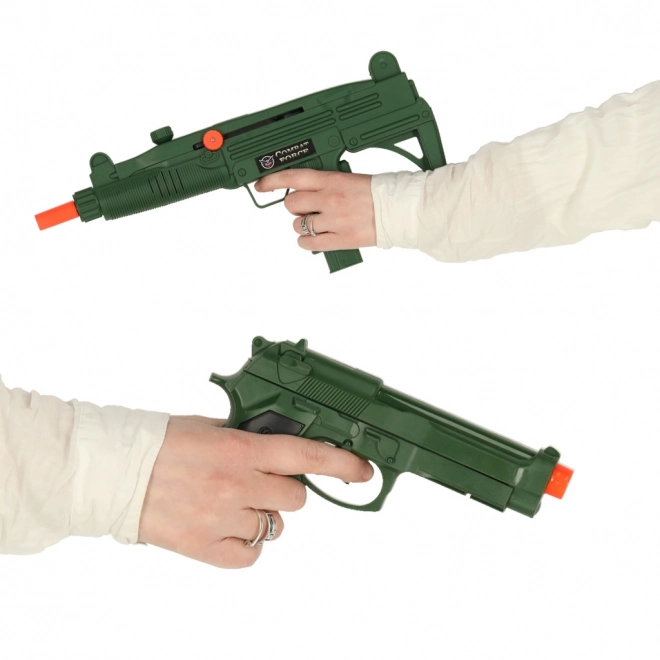 Ensemble militaire avec gilet, fusil et jumelles