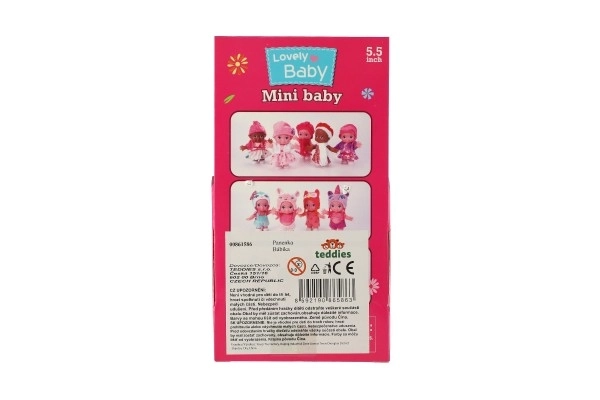 Poupée/bébé avec bonnet, plastique corps rigide 15cm, 4 types dans boîte 9x16x6cm