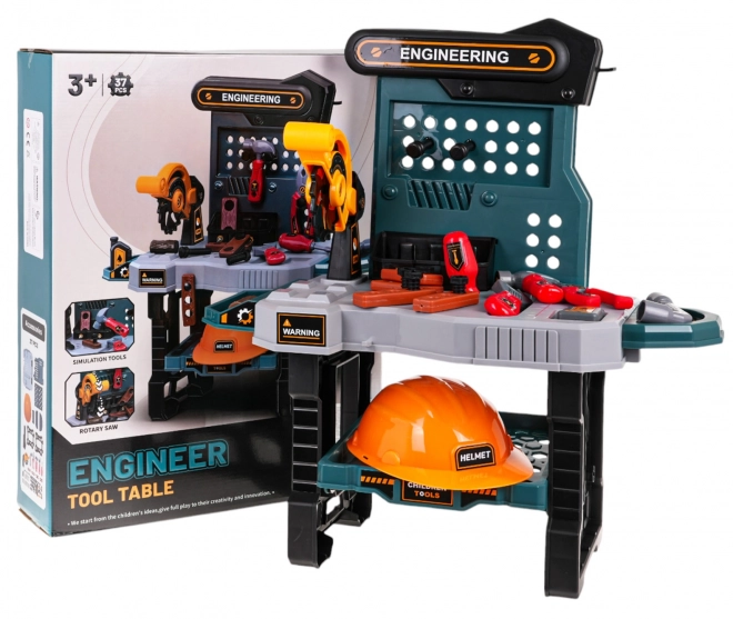 Atelier pour enfants avec outils et accessoires
