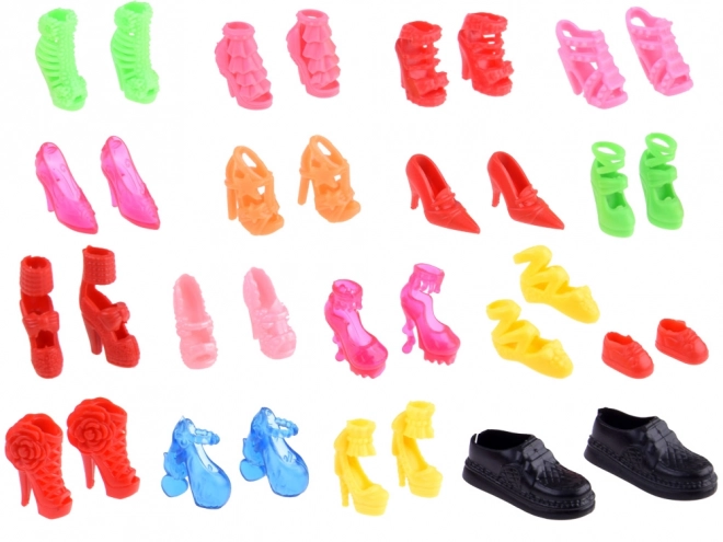 Ensemble de vêtements, chaussures et accessoires pour poupée