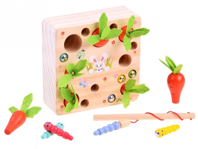 Jeu en bois avec carottes et vers