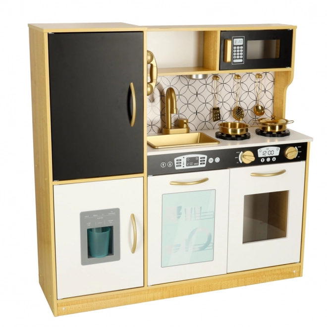 Cuisine en bois pour enfants avec réfrigérateur doré et tableau noir