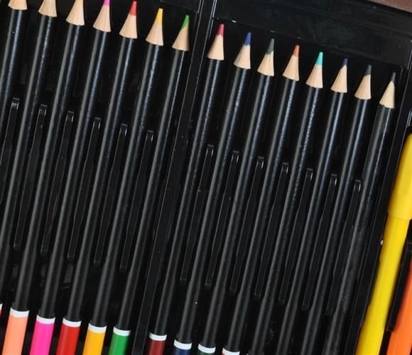 Grande boîte d'art en bois pour petits peintres - 81 pièces