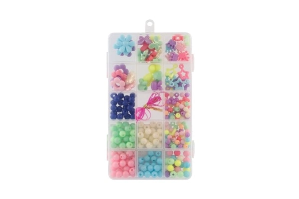 Perles en plastique colorées avec cordelette dans une boîte en plastique 10x17x2cm