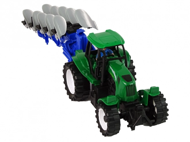 Tracteur agricole vert avec charrue
