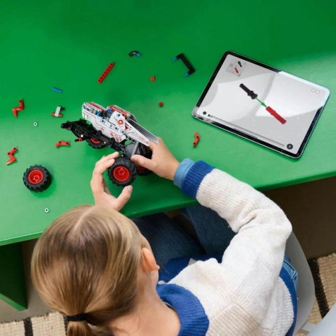 Lego Technic Monster Jam Thunderroarus avec moteur à rétro-friction