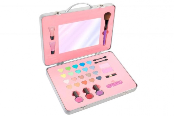 Set cosmétique dans une valise