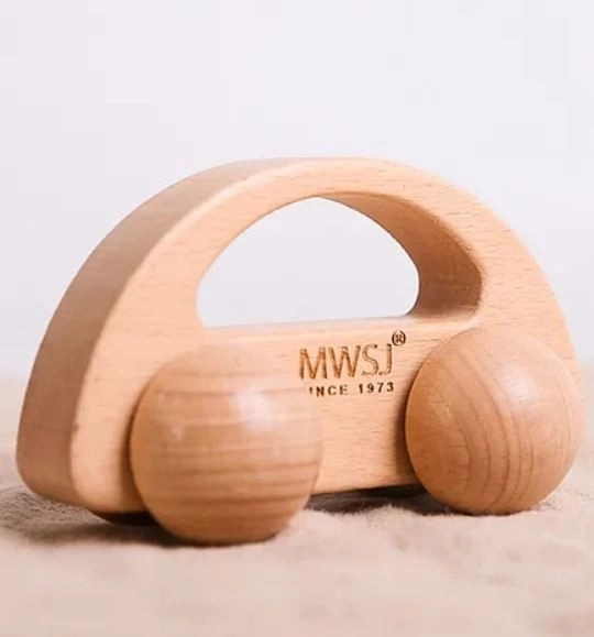 Voiture en bois à saisir