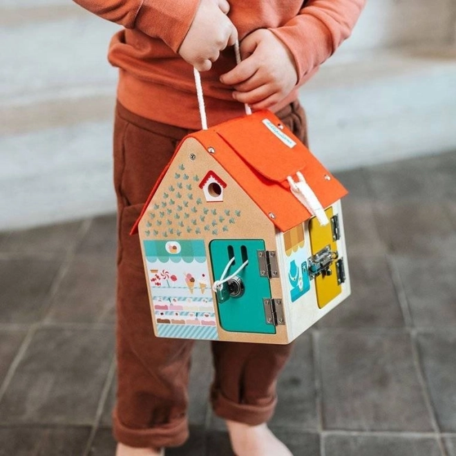 Lilliputiens – maison en bois avec verrous