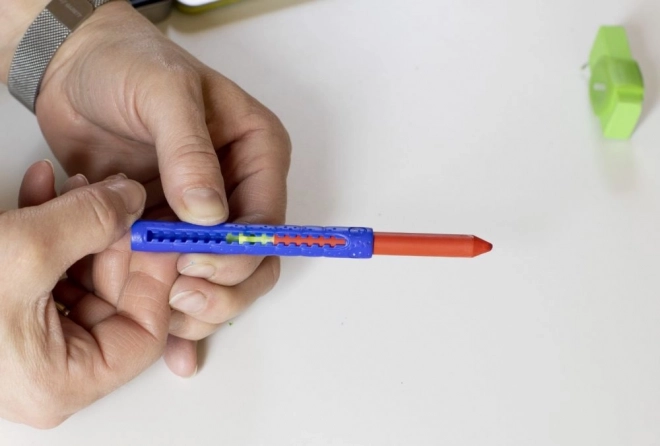 Pastels incassables dans une boîte en métal