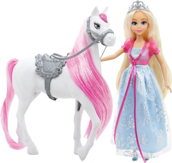 Cheval avec bride et selle