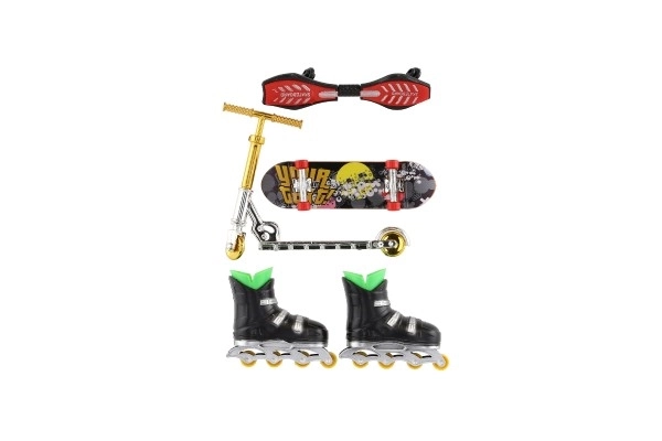 Ensemble skateboard, waveboard, patins, trottinette doigt en plastique mixte sur carte 16x30cm