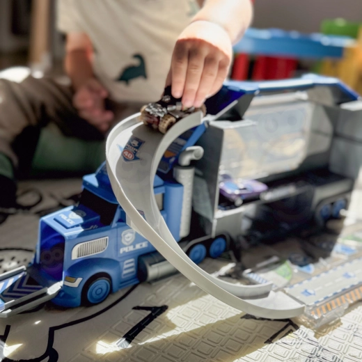 Piste de course pliable avec action