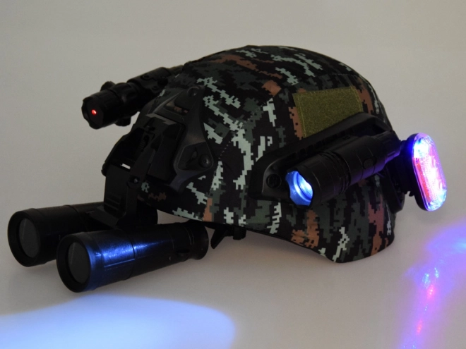 Ensemble d'équipement militaire avec casque, jumelles et talkie-walkie