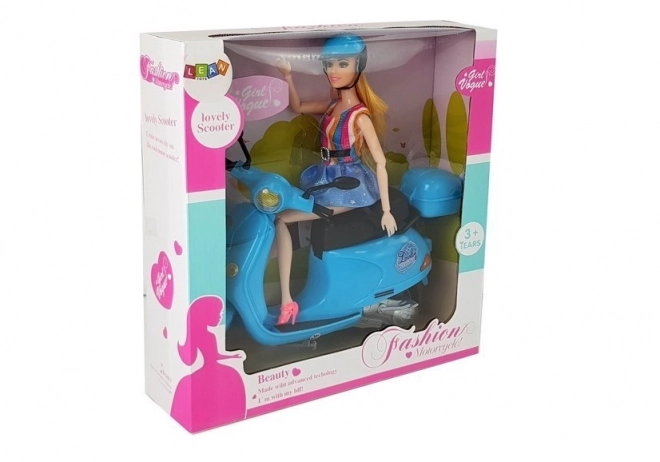 Poupée sur scooter rose avec casque, cheveux longs