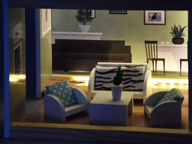 Maison de poupées en bois avec piscine et éclairage LED