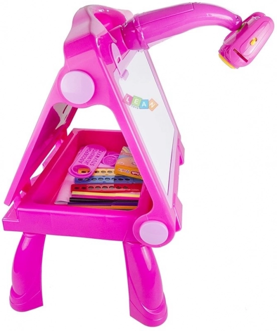 Tableau rose avec projecteur pour dessiner et peindre
