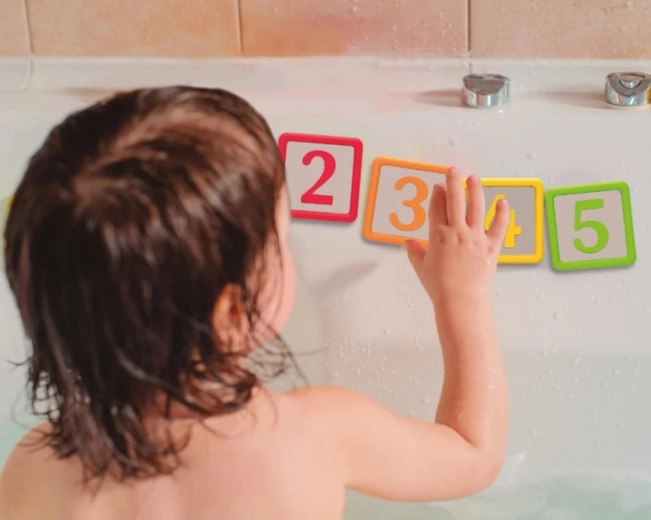 Amusement coloré dans le bain