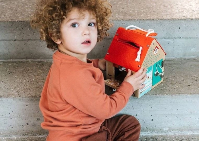 Lilliputiens – maison en bois avec verrous