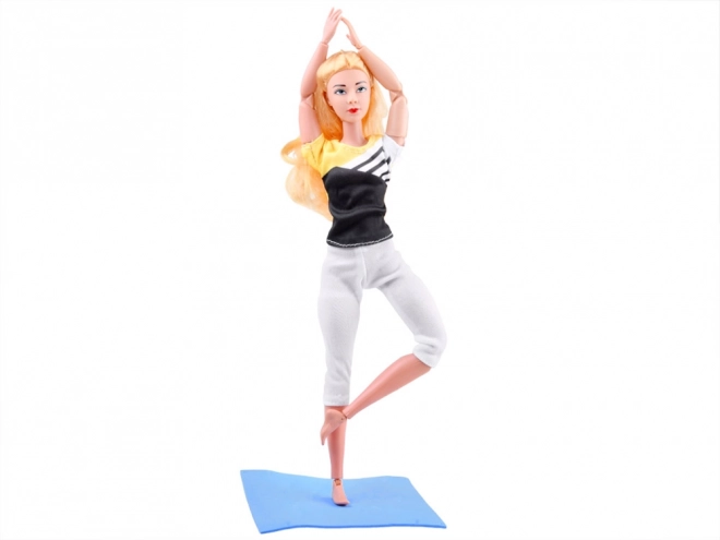 Marionnette gymnaste pratiquant le yoga et le fitness