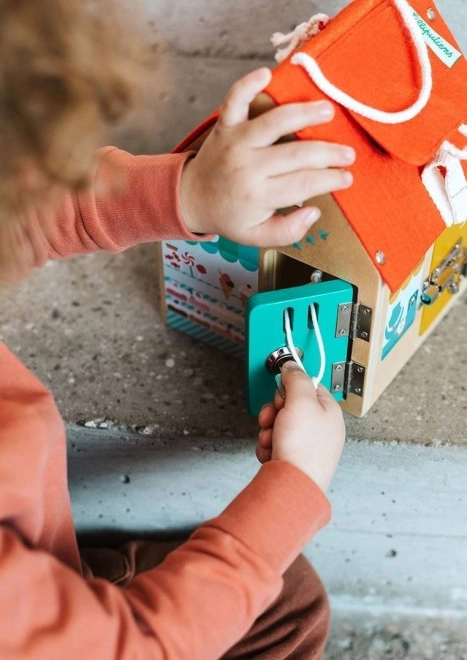 Lilliputiens – maison en bois avec verrous