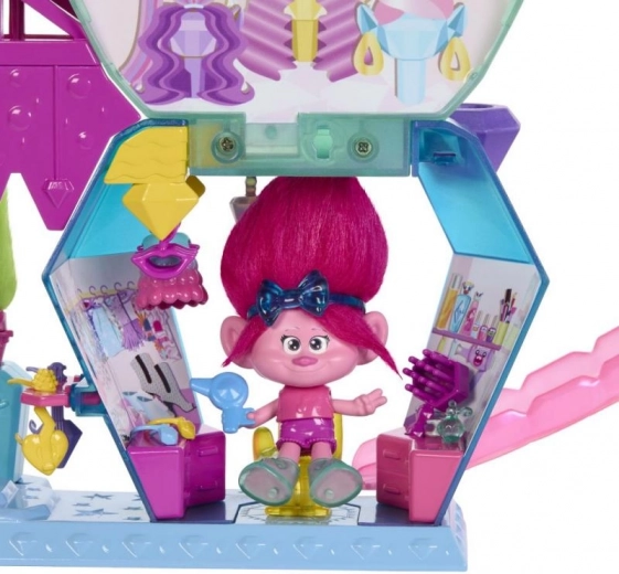 Poupée Poppy et une foule d’accessoires de mode